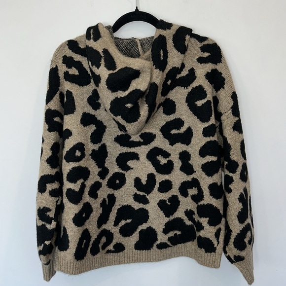 Lyla + Luxe Maximus Oversized Sweater Leopard Hoodie - Picture 6 of 8